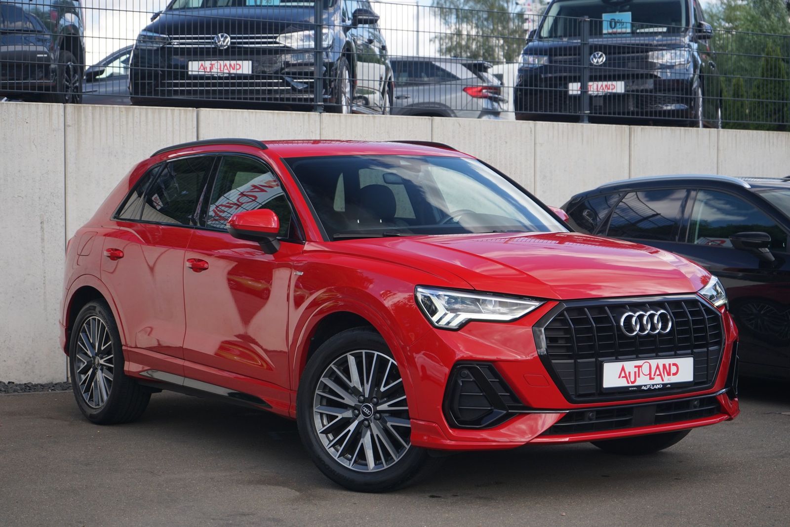 Audi Q3 2021 г. Красный, пробег 59709 км