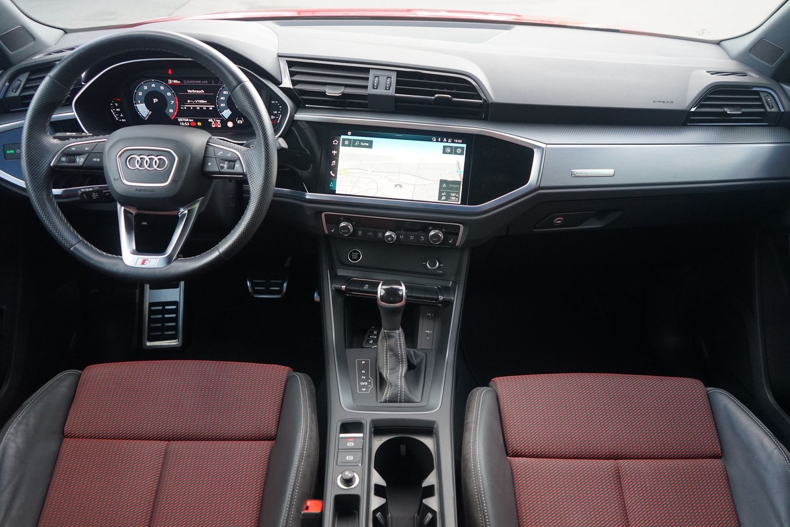 Audi Q3 2021 г. Красный, пробег 59709 км