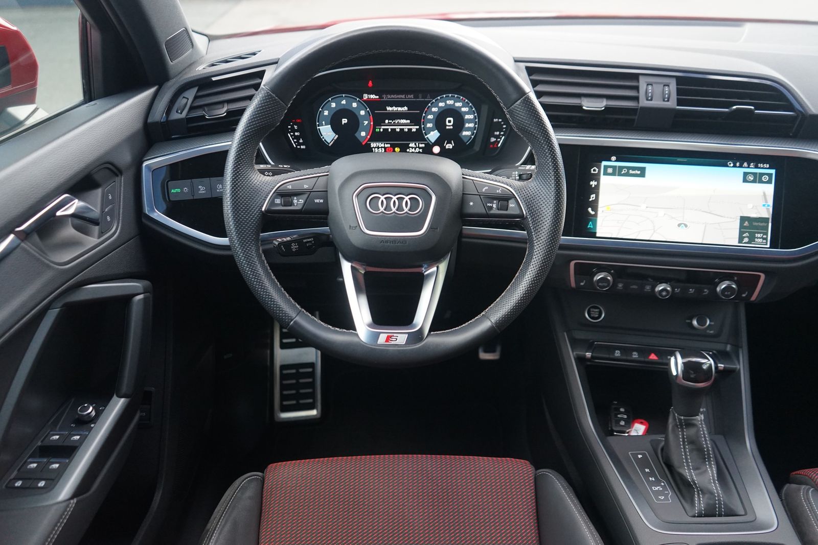 Audi Q3 2021 г. Красный, пробег 59709 км