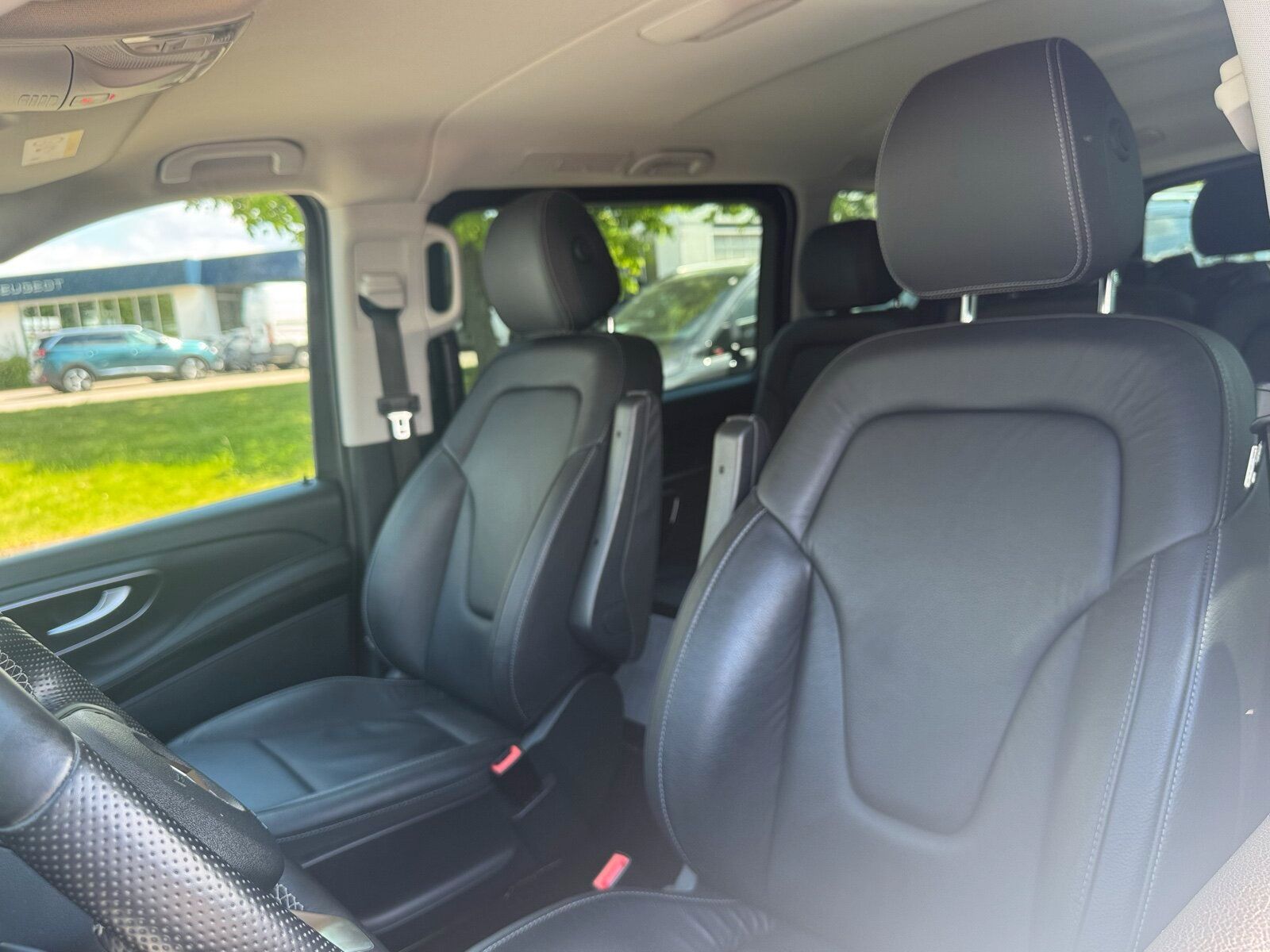 Mercedes-Benz V 220 2021 г. Белый, пробег 49098 км