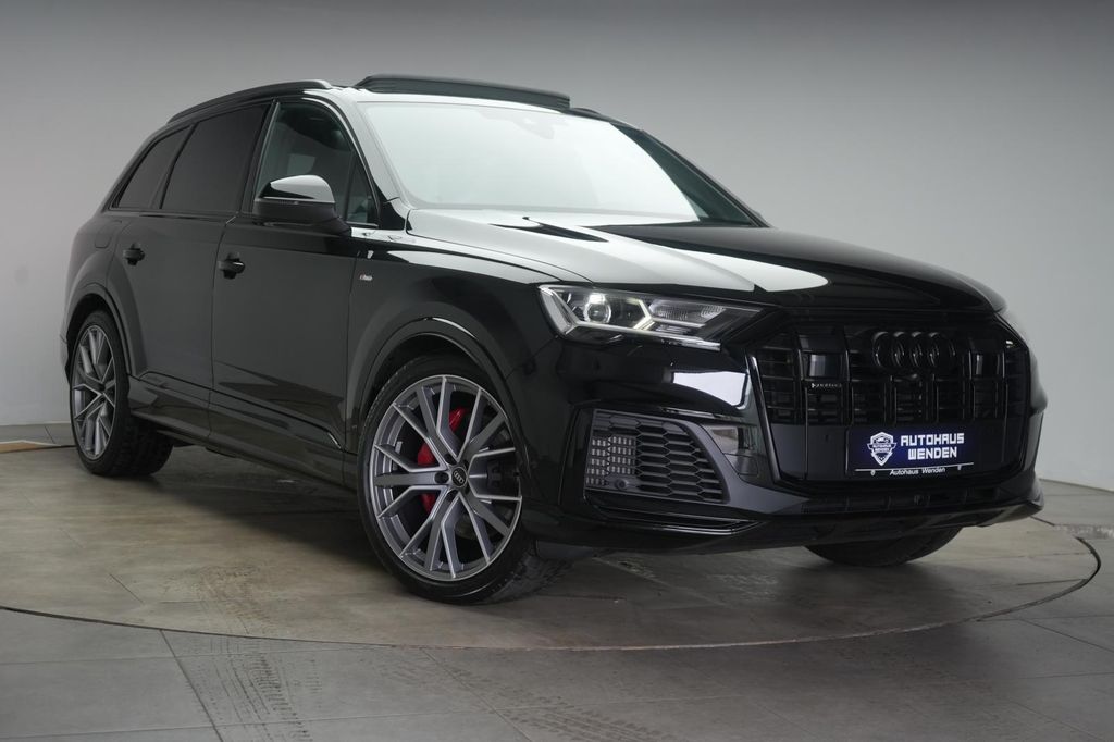 Audi Q7 2023 г. Чёрный, пробег 52000 км