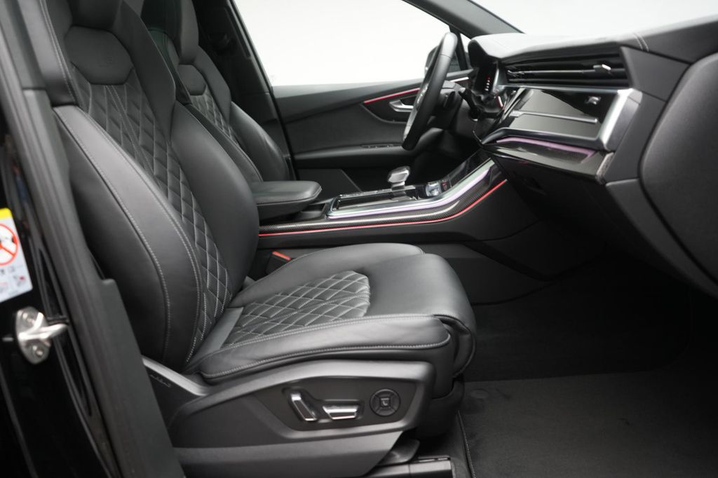Audi Q7 2023 г. Чёрный, пробег 52000 км