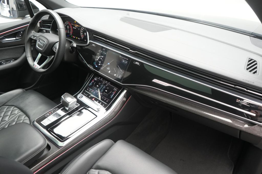 Audi Q7 2023 г. Чёрный, пробег 52000 км