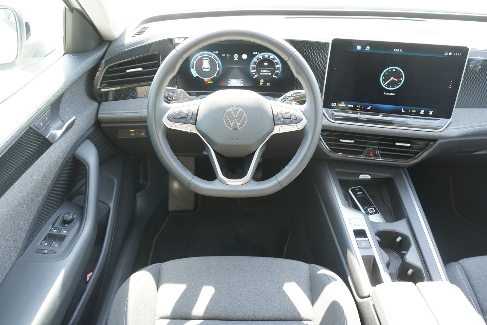 Volkswagen PASSAT VARIANT 2025 г. Белый, пробег 42321 км