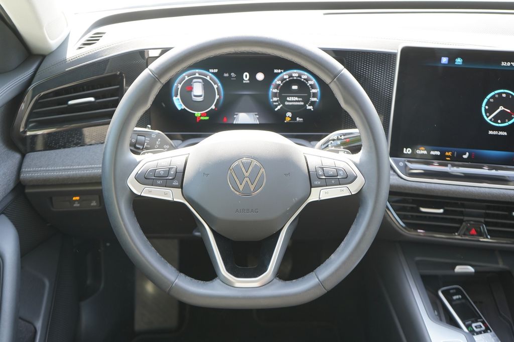 Volkswagen PASSAT VARIANT 2025 г. Белый, пробег 42321 км
