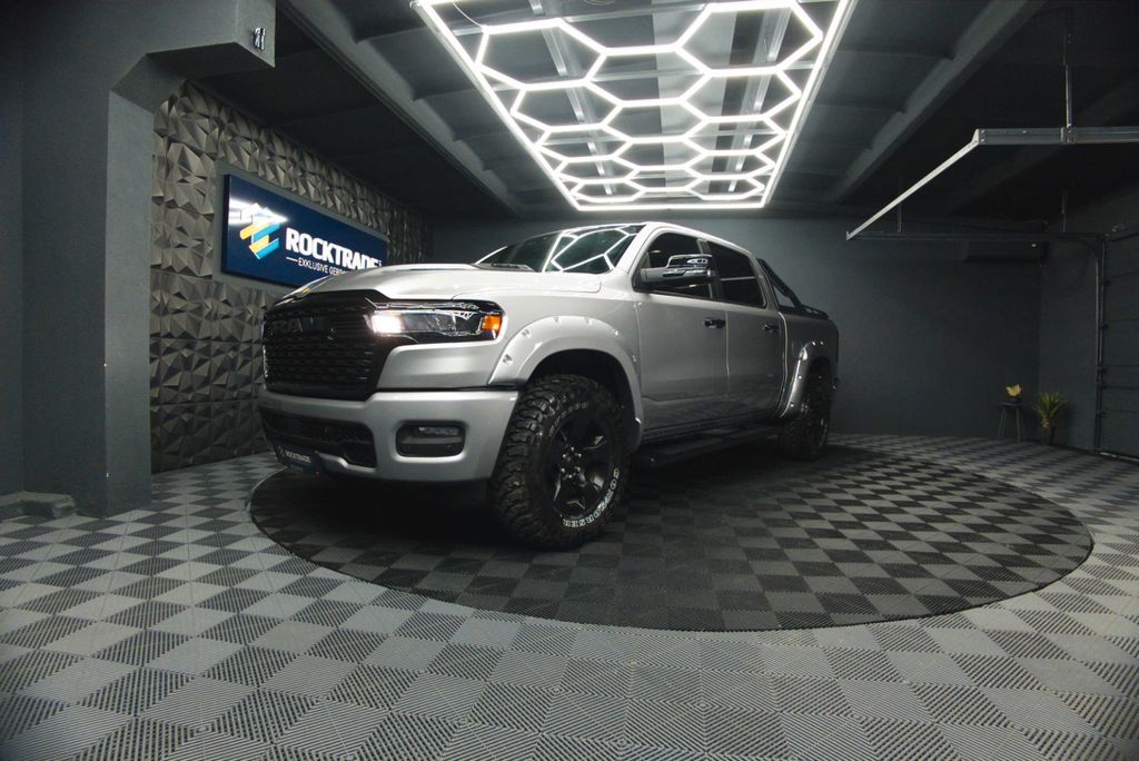Dodge RAM 2025 г. Серебристый, пробег 19300 км