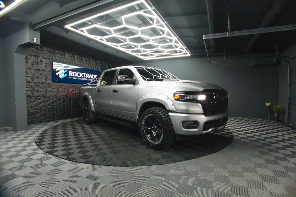 Dodge RAM 2025 г. Серебристый, пробег 19300 км