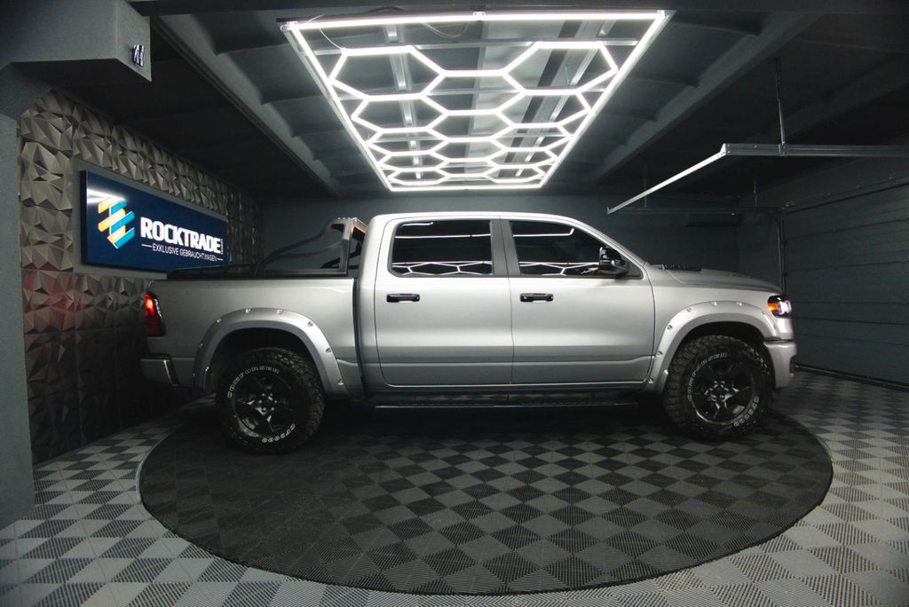 Dodge RAM 2025 г. Серебристый, пробег 19300 км