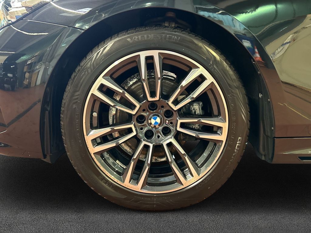 BMW 520 2025 г. Чёрный, пробег 34749 км