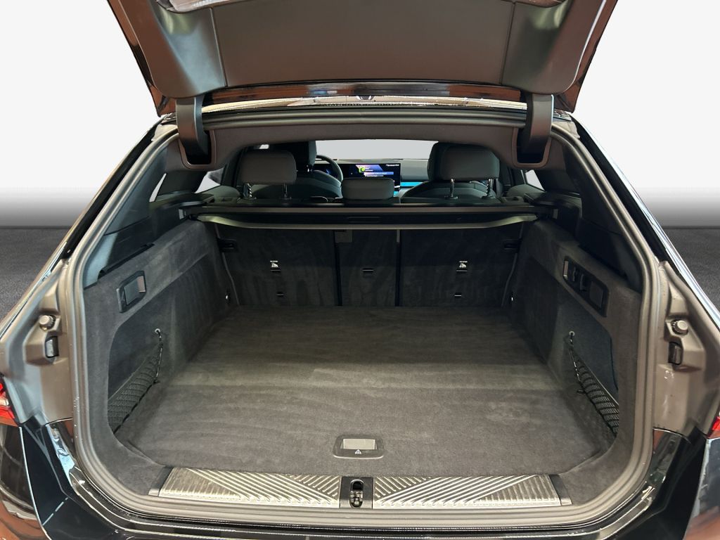 BMW 520 2025 г. Чёрный, пробег 34749 км