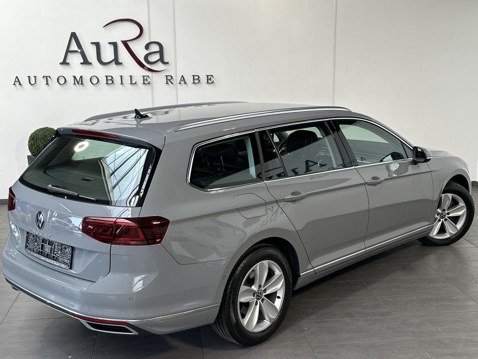 Volkswagen PASSAT VARIANT 2023 г. Серый, пробег 42750 км