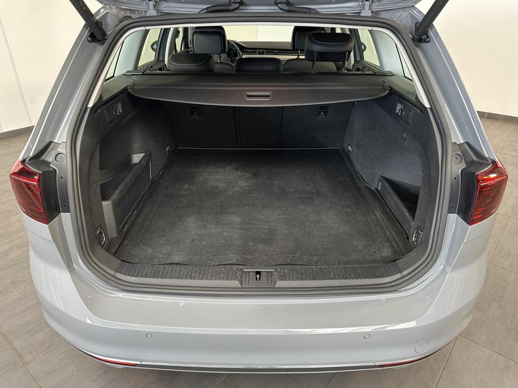Volkswagen PASSAT VARIANT 2023 г. Серый, пробег 42750 км