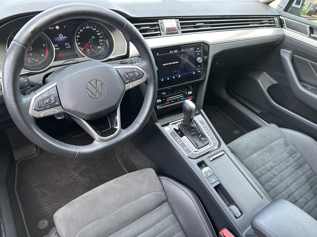Volkswagen PASSAT VARIANT 2023 г. Серый, пробег 42750 км