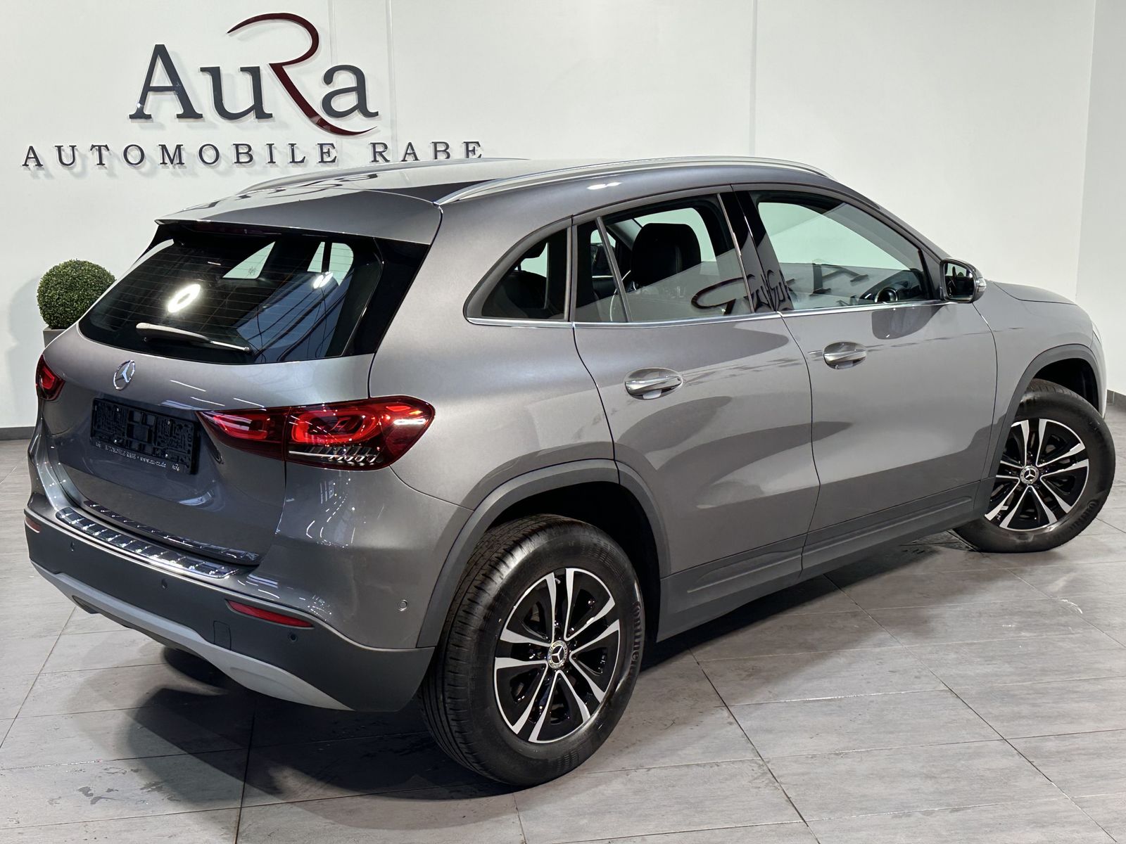 Mercedes-Benz GLA 180 2023 г. Серый, пробег 48750 км