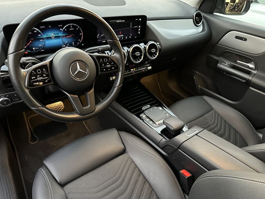 Mercedes-Benz GLA 180 2023 г. Серый, пробег 48750 км