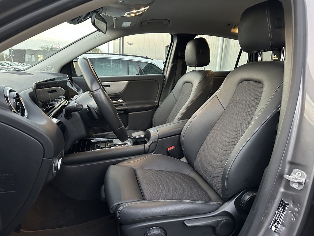 Mercedes-Benz GLA 180 2023 г. Серый, пробег 48750 км