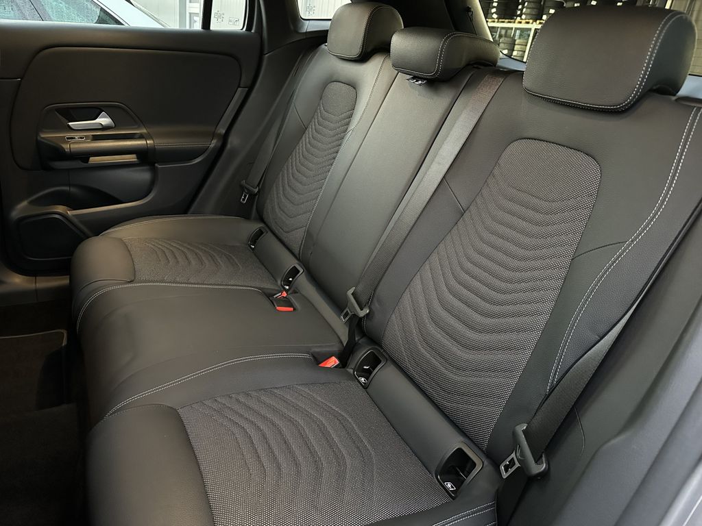 Mercedes-Benz GLA 180 2023 г. Серый, пробег 48750 км