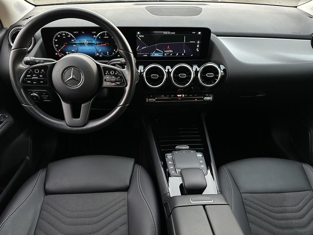 Mercedes-Benz GLA 180 2023 г. Серый, пробег 48750 км