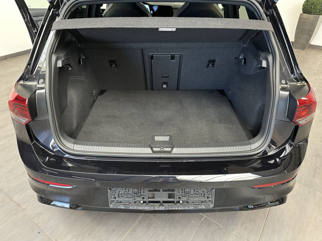 Volkswagen Golf 2023 г. Чёрный, пробег 27450 км