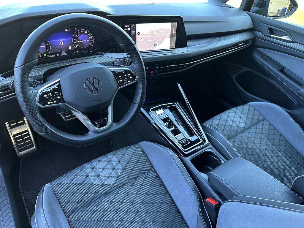 Volkswagen Golf 2023 г. Чёрный, пробег 27450 км