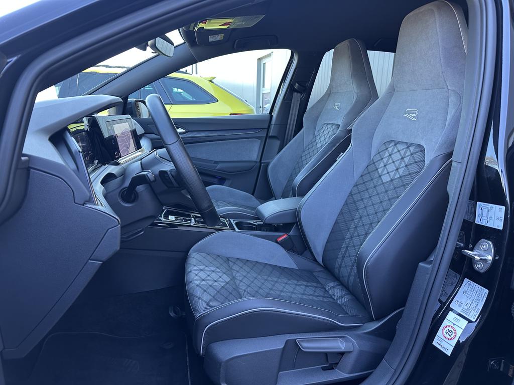 Volkswagen Golf 2023 г. Чёрный, пробег 27450 км