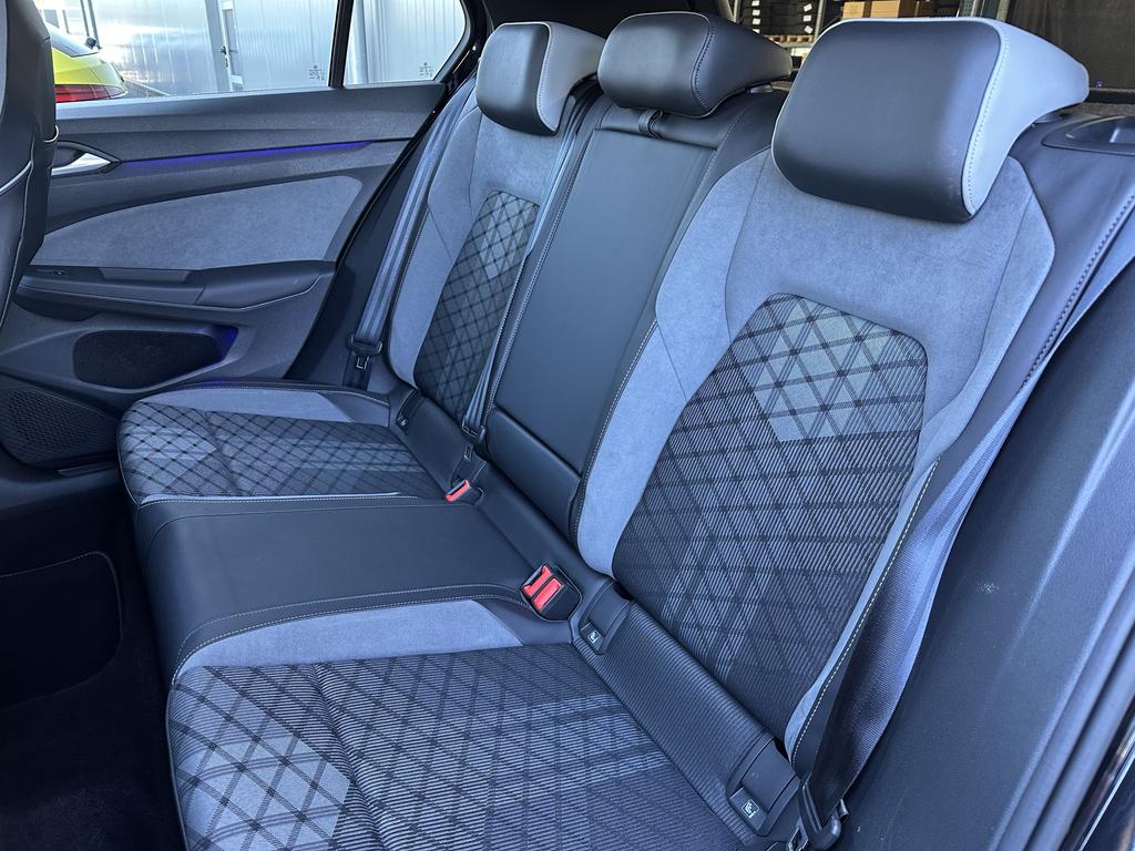 Volkswagen Golf 2023 г. Чёрный, пробег 27450 км
