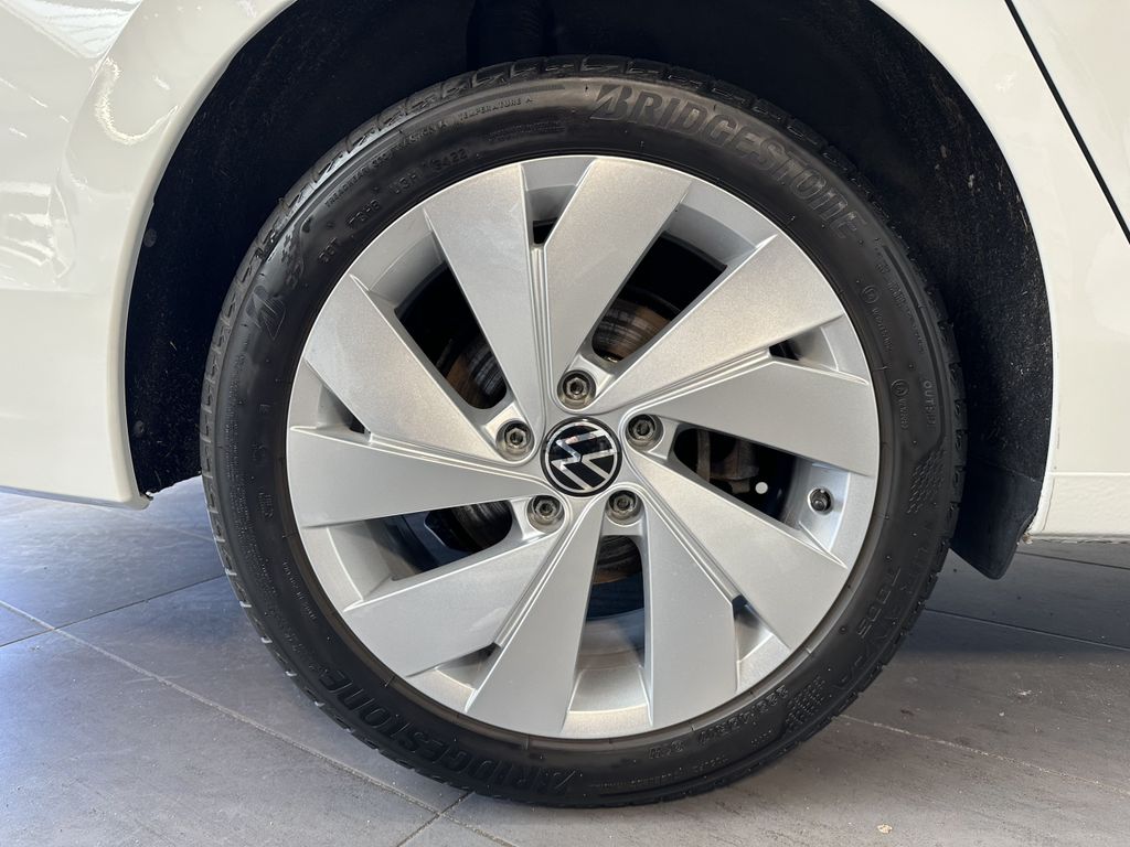 Volkswagen Golf 2023 г. Белый, пробег 46750 км