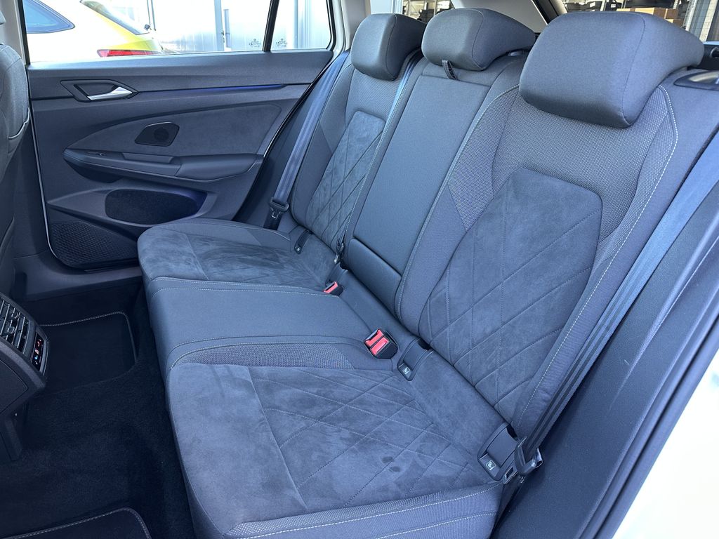 Volkswagen Golf 2023 г. Белый, пробег 46750 км