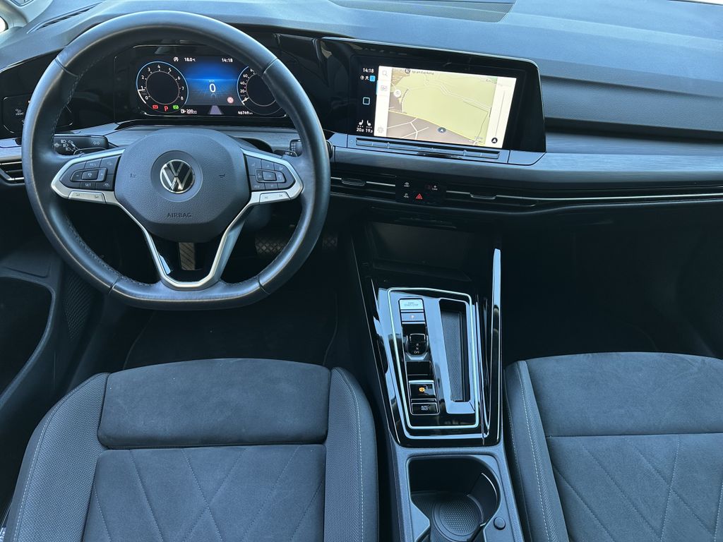 Volkswagen Golf 2023 г. Белый, пробег 46750 км