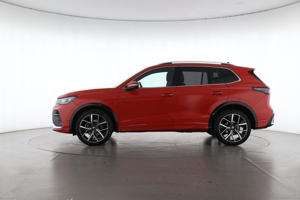 Volkswagen Tiguan 2025 г. Красный, пробег 11626 км