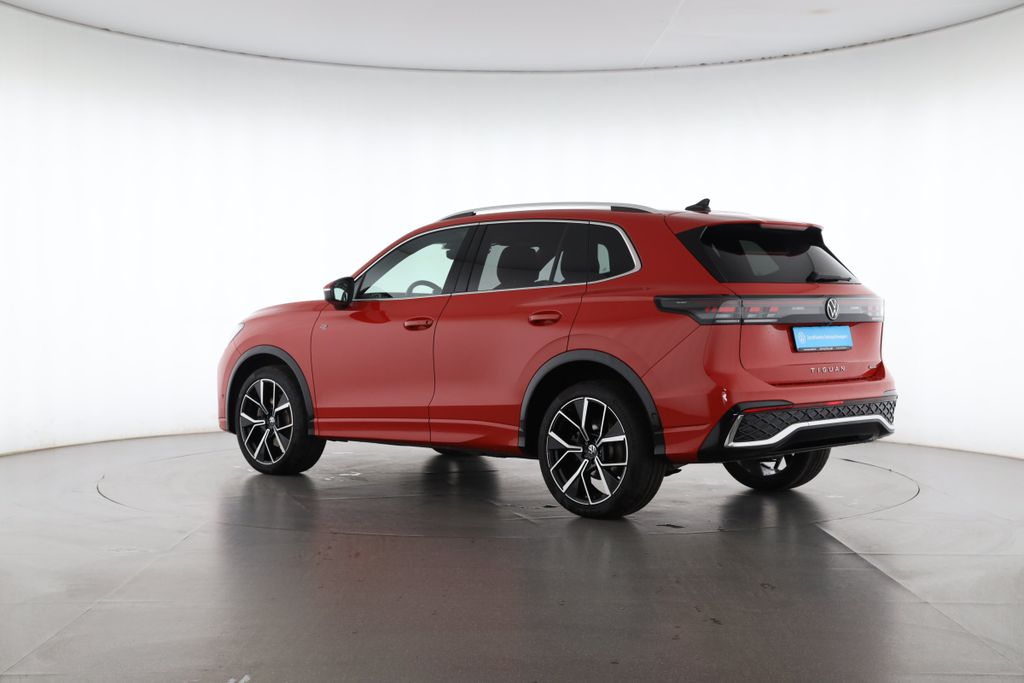 Volkswagen Tiguan 2025 г. Красный, пробег 11626 км