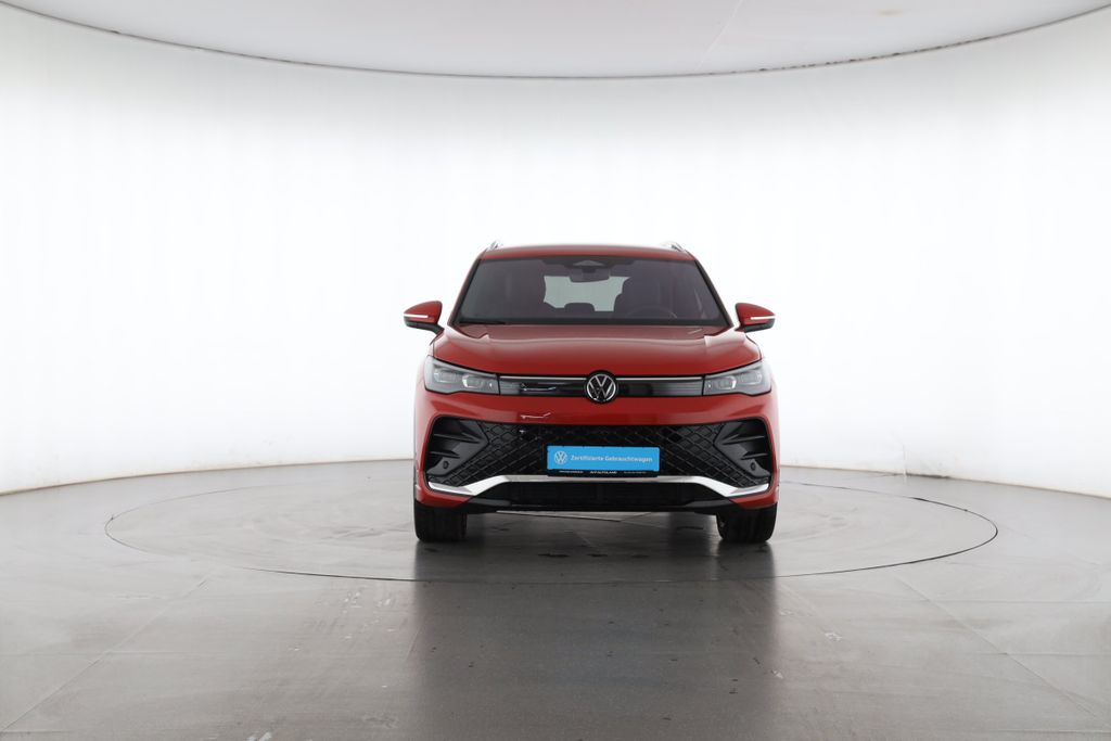 Volkswagen Tiguan 2025 г. Красный, пробег 11626 км