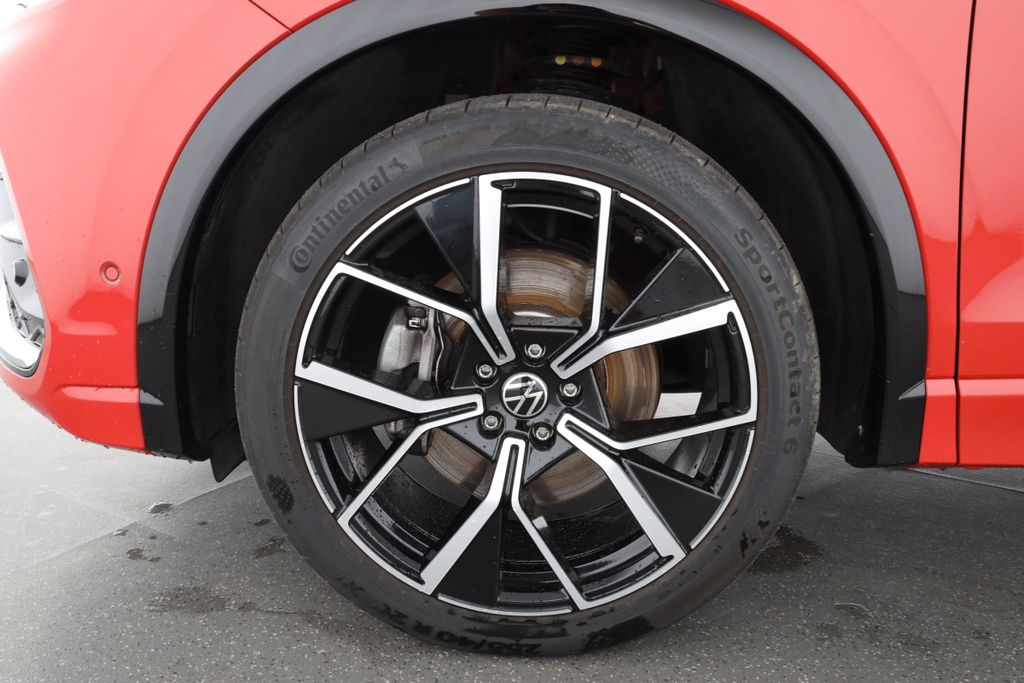Volkswagen Tiguan 2025 г. Красный, пробег 11626 км