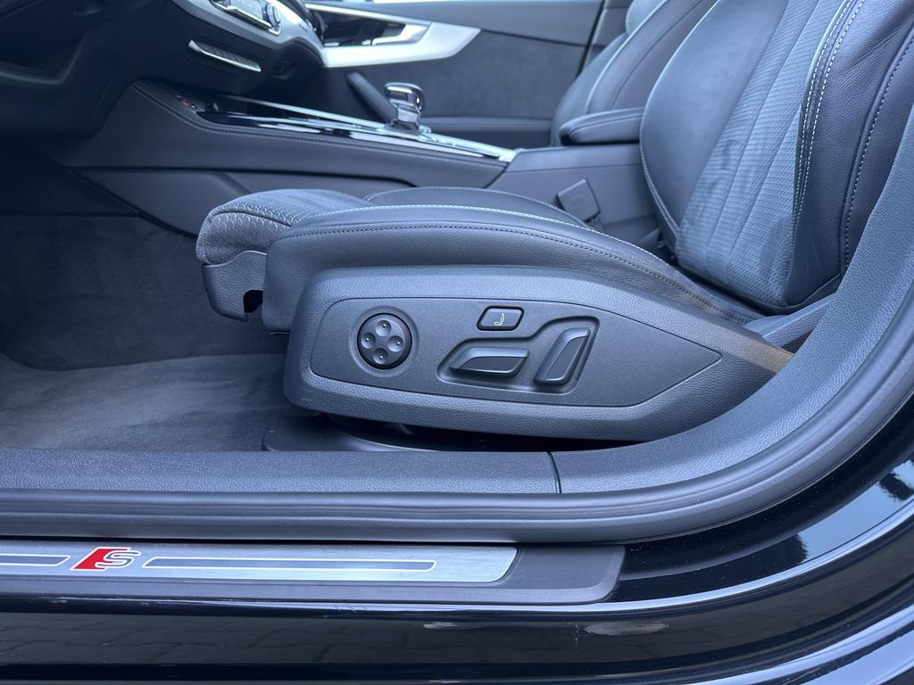 Audi S4 2022 г. Чёрный, пробег 52750 км
