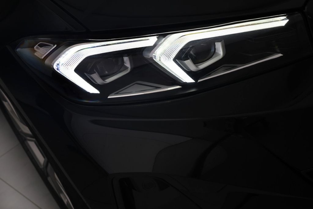 BMW 318 2024 г. Чёрный, пробег 25950 км