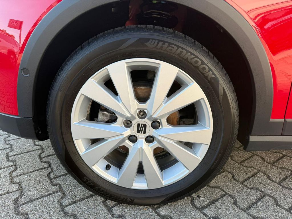 SEAT Arona 2023 г. Красный, пробег 34050 км