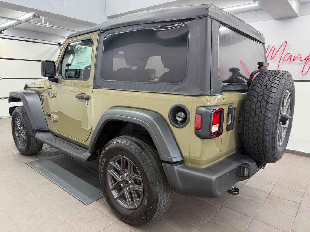 Jeep Wrangler 2025 г. Зелёный, пробег 24548 км