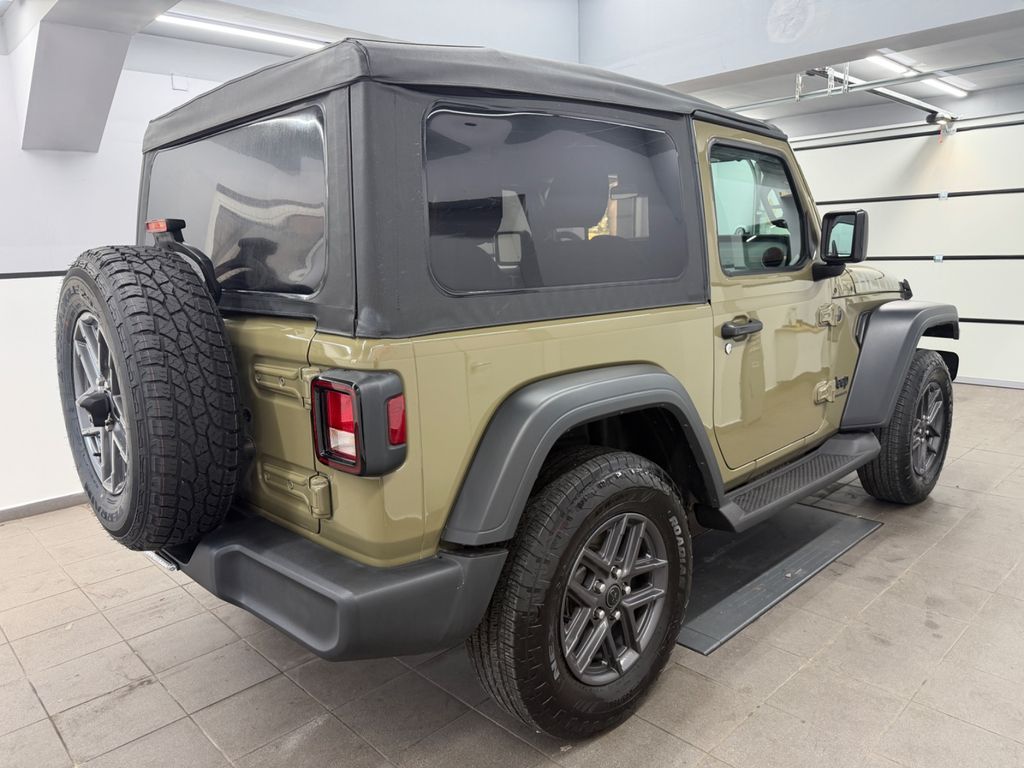 Jeep Wrangler 2025 г. Зелёный, пробег 24548 км