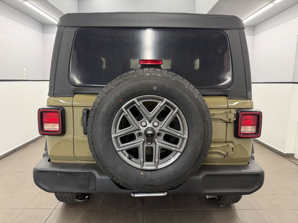 Jeep Wrangler 2025 г. Зелёный, пробег 24548 км