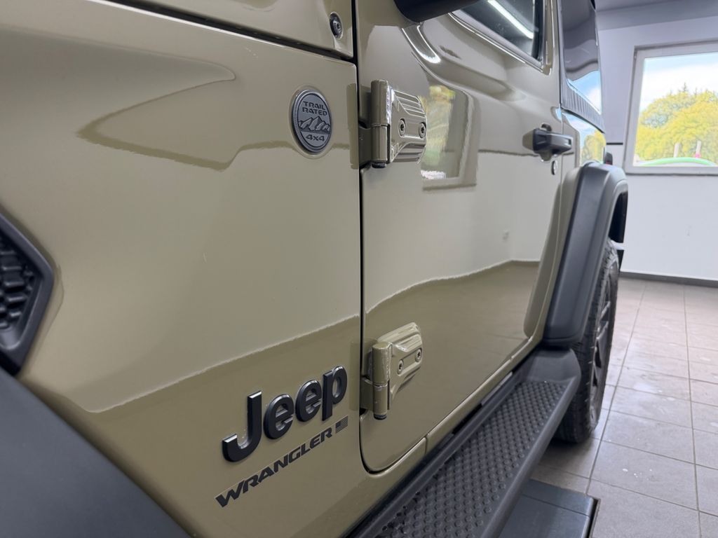 Jeep Wrangler 2025 г. Зелёный, пробег 24548 км