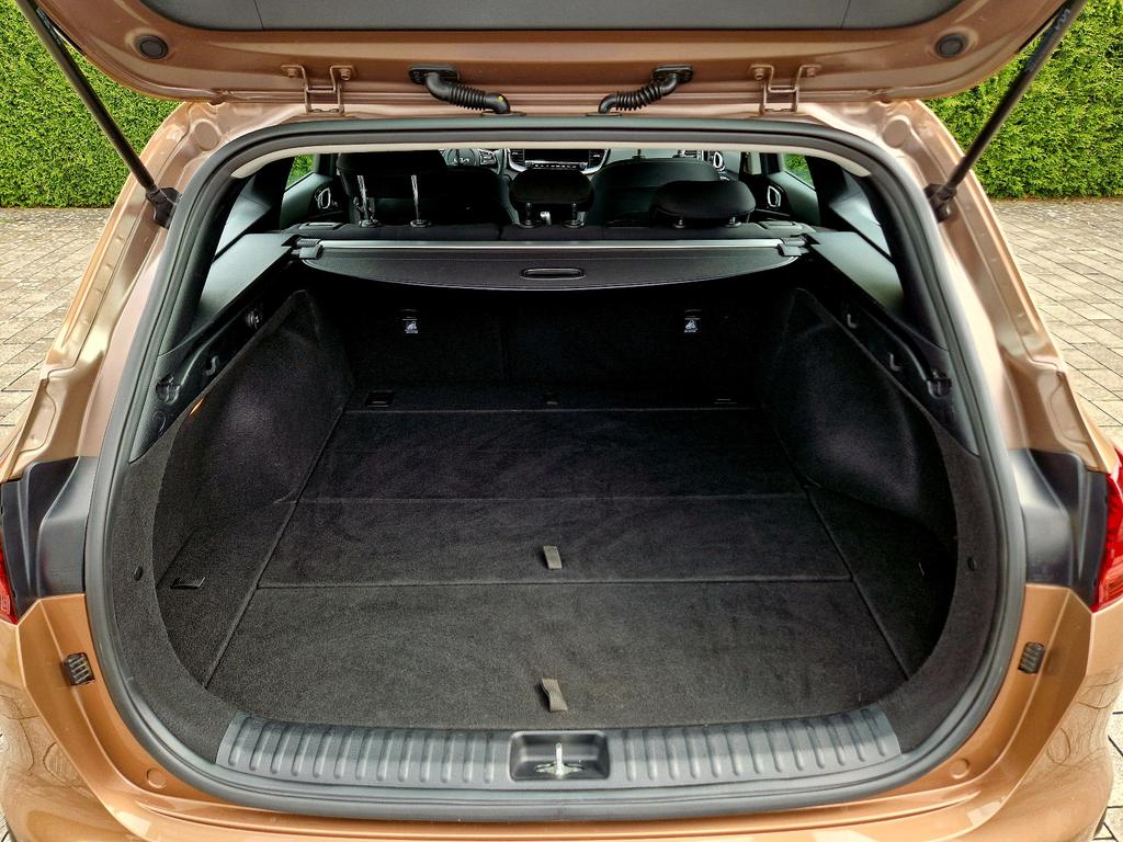 Kia CEE'D SPORTSWAGON 2022 г. Серый, пробег 48000 км