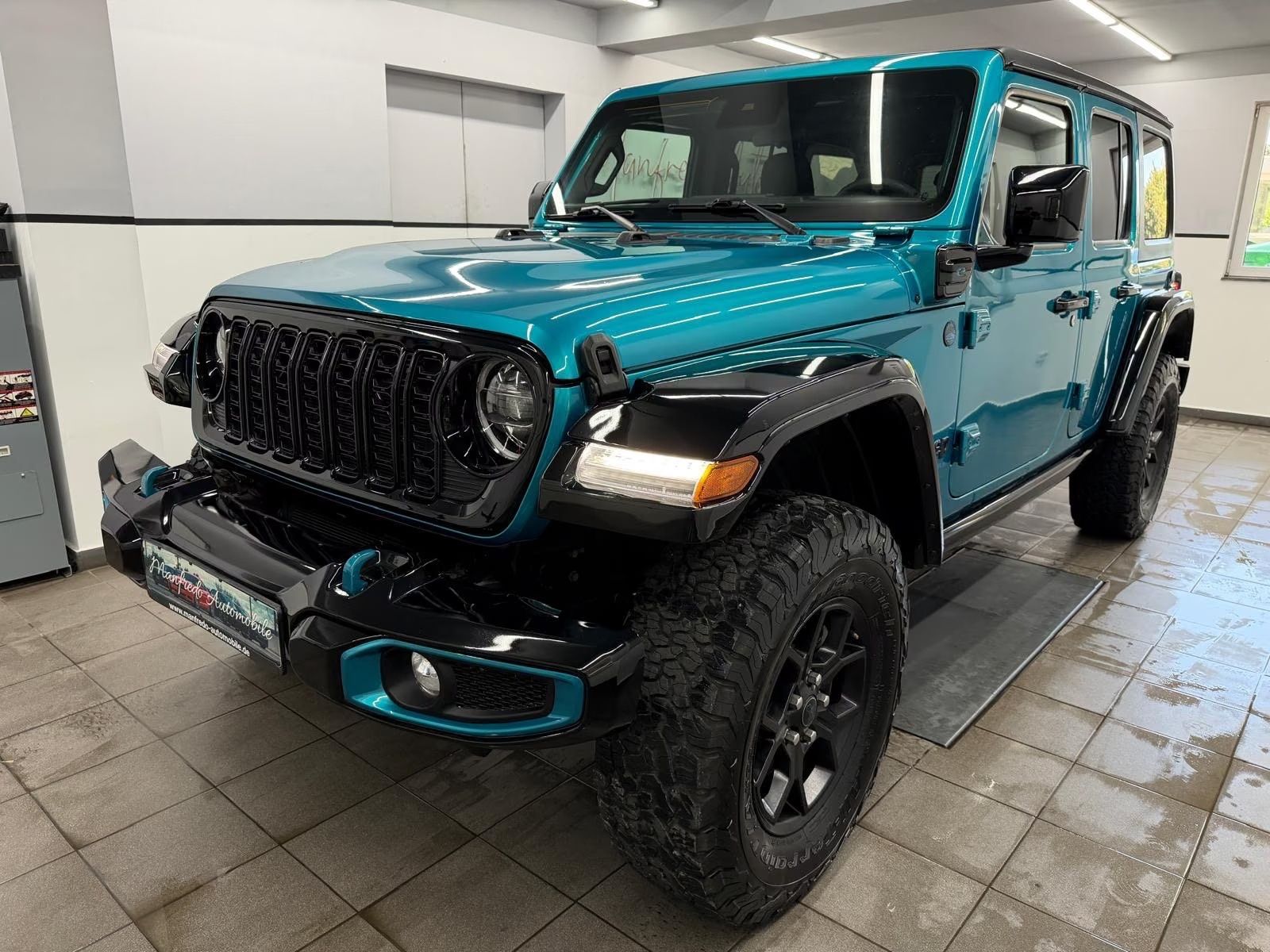 Jeep Wrangler 2024 г. Синий, пробег 21722 км