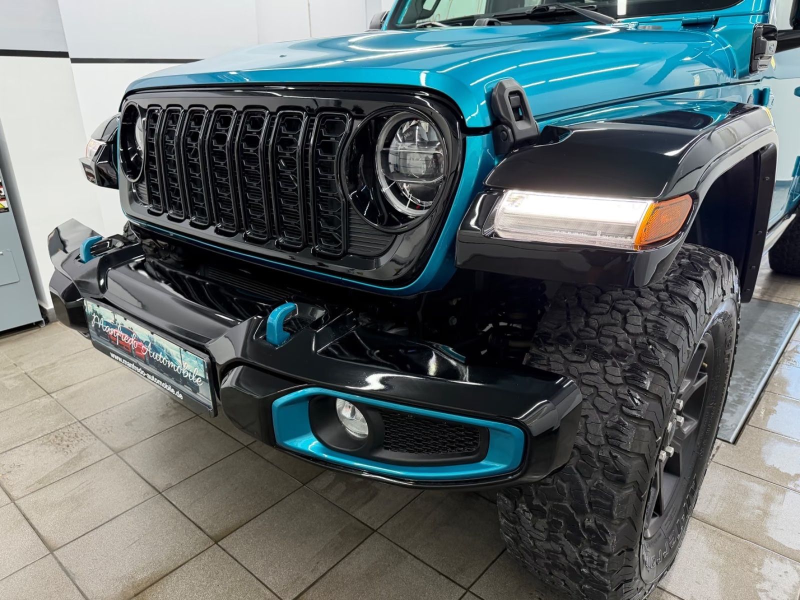 Jeep Wrangler 2024 г. Синий, пробег 21722 км