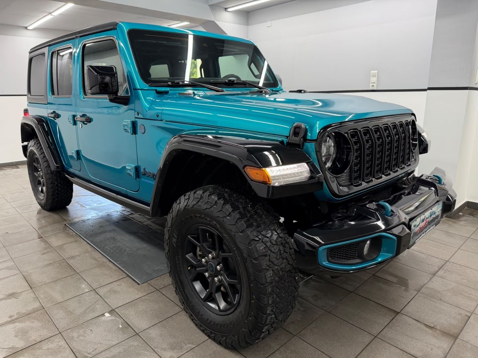 Jeep Wrangler 2024 г. Синий, пробег 21722 км