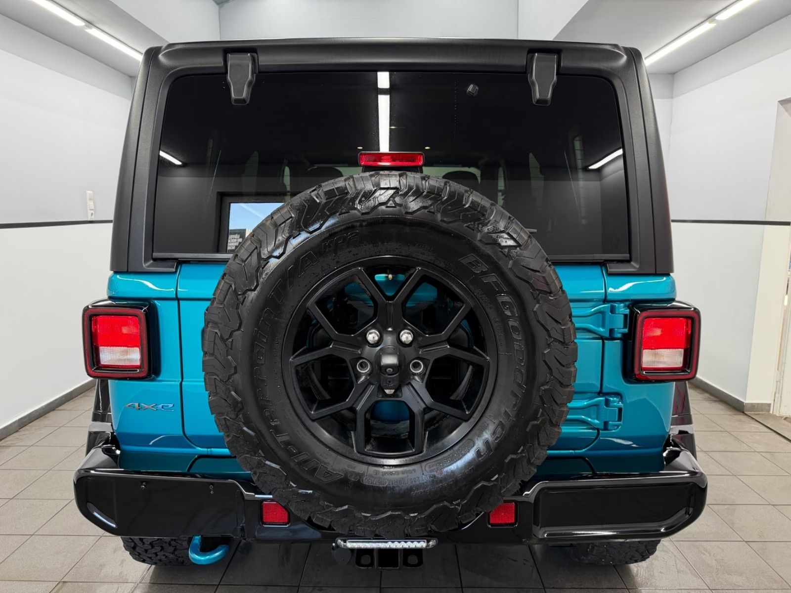 Jeep Wrangler 2024 г. Синий, пробег 21722 км