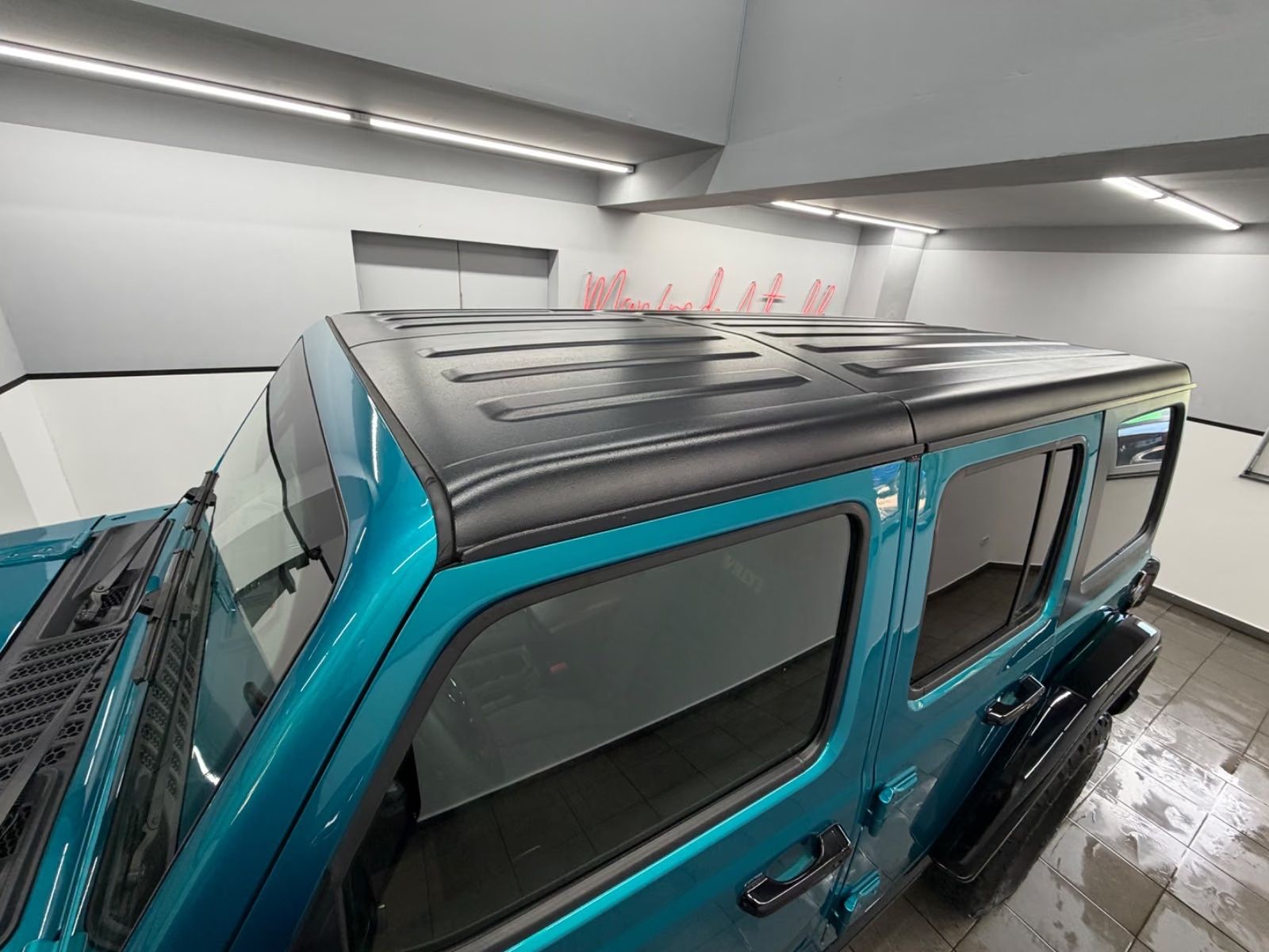 Jeep Wrangler 2024 г. Синий, пробег 21722 км