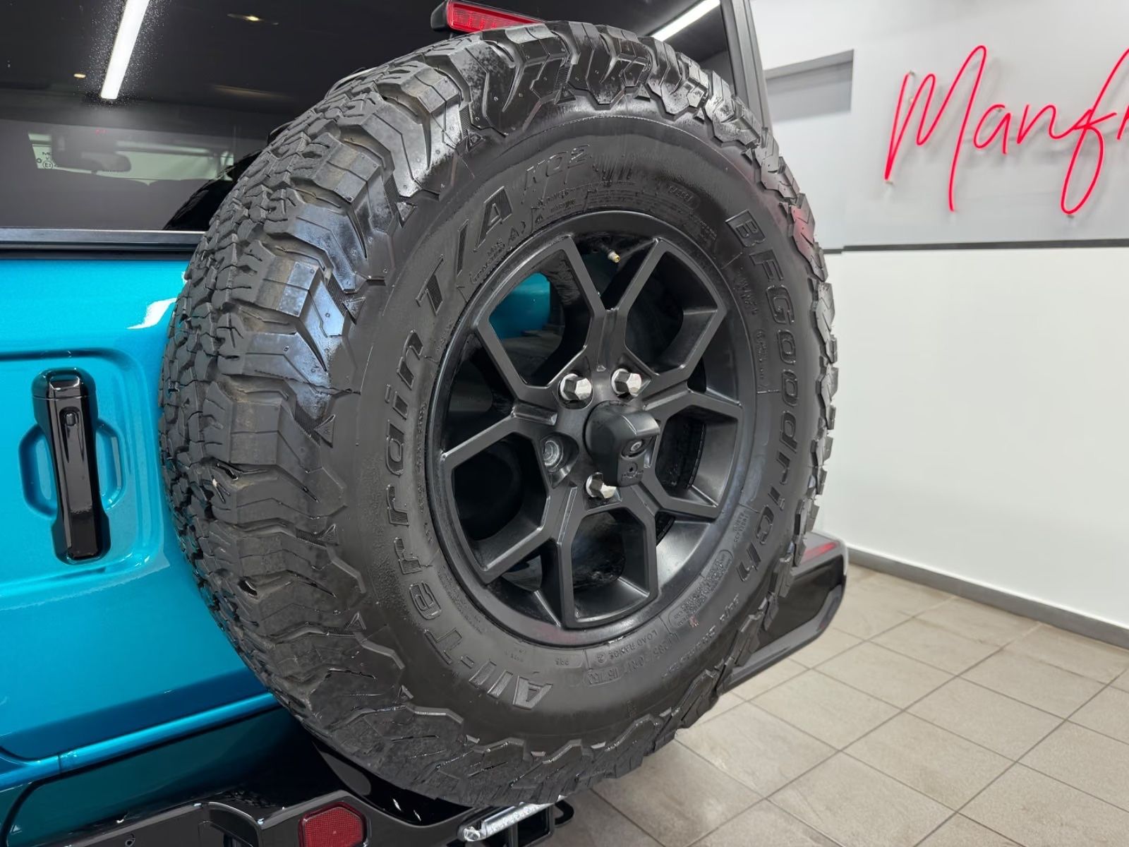 Jeep Wrangler 2024 г. Синий, пробег 21722 км