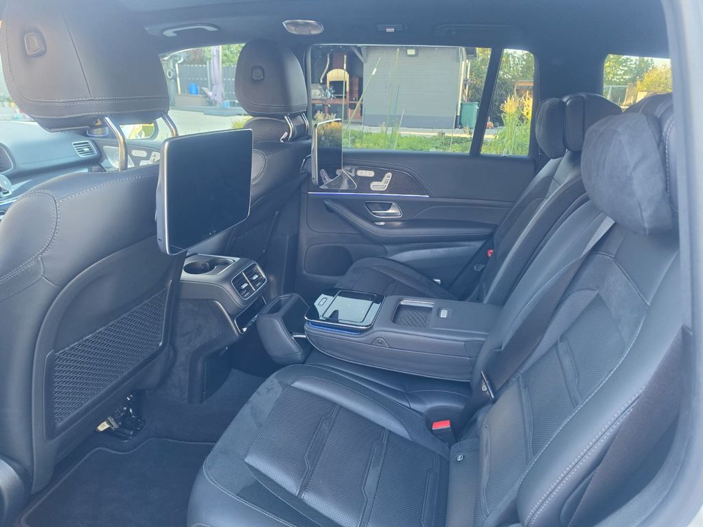 Mercedes-Benz GLS 63 2024 г. Белый, пробег 41350 км