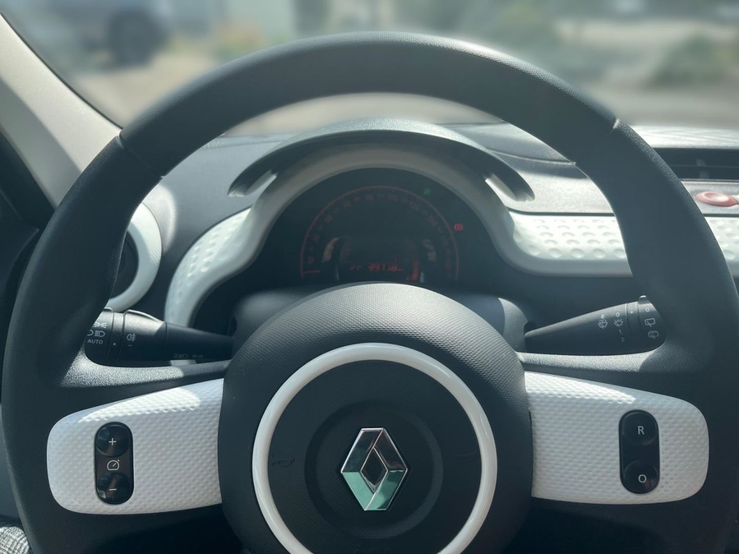 Renault Twingo 2021 г. Белый, пробег 39717 км