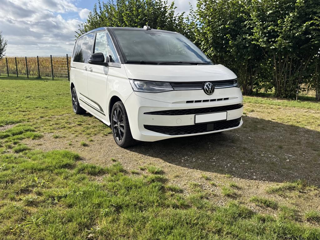 Volkswagen T7 MULTIVAN 2024 г. Белый, пробег 25050 км